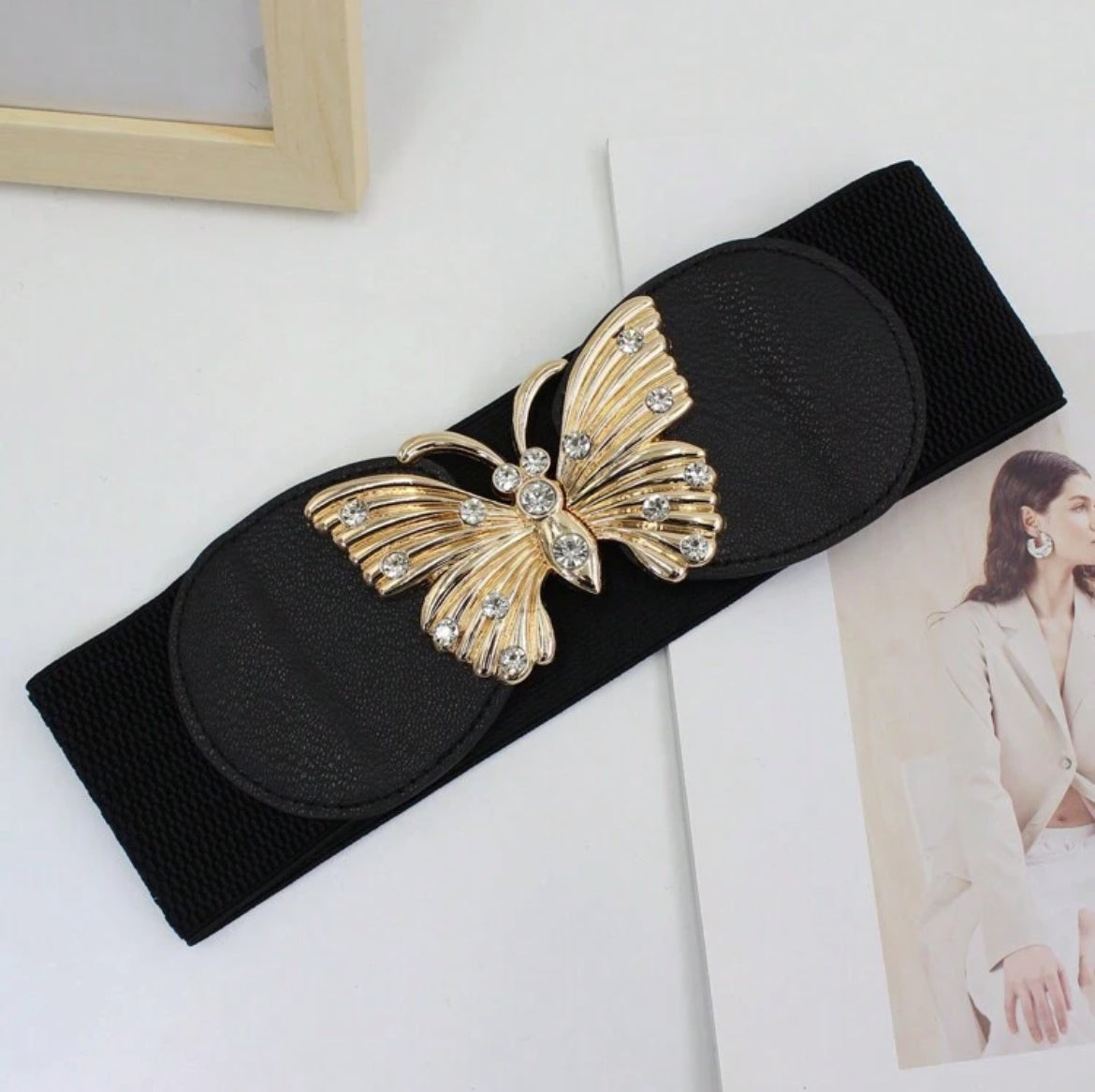 حزام أسود بإبزيم فراشة ذهبي — صورة 2