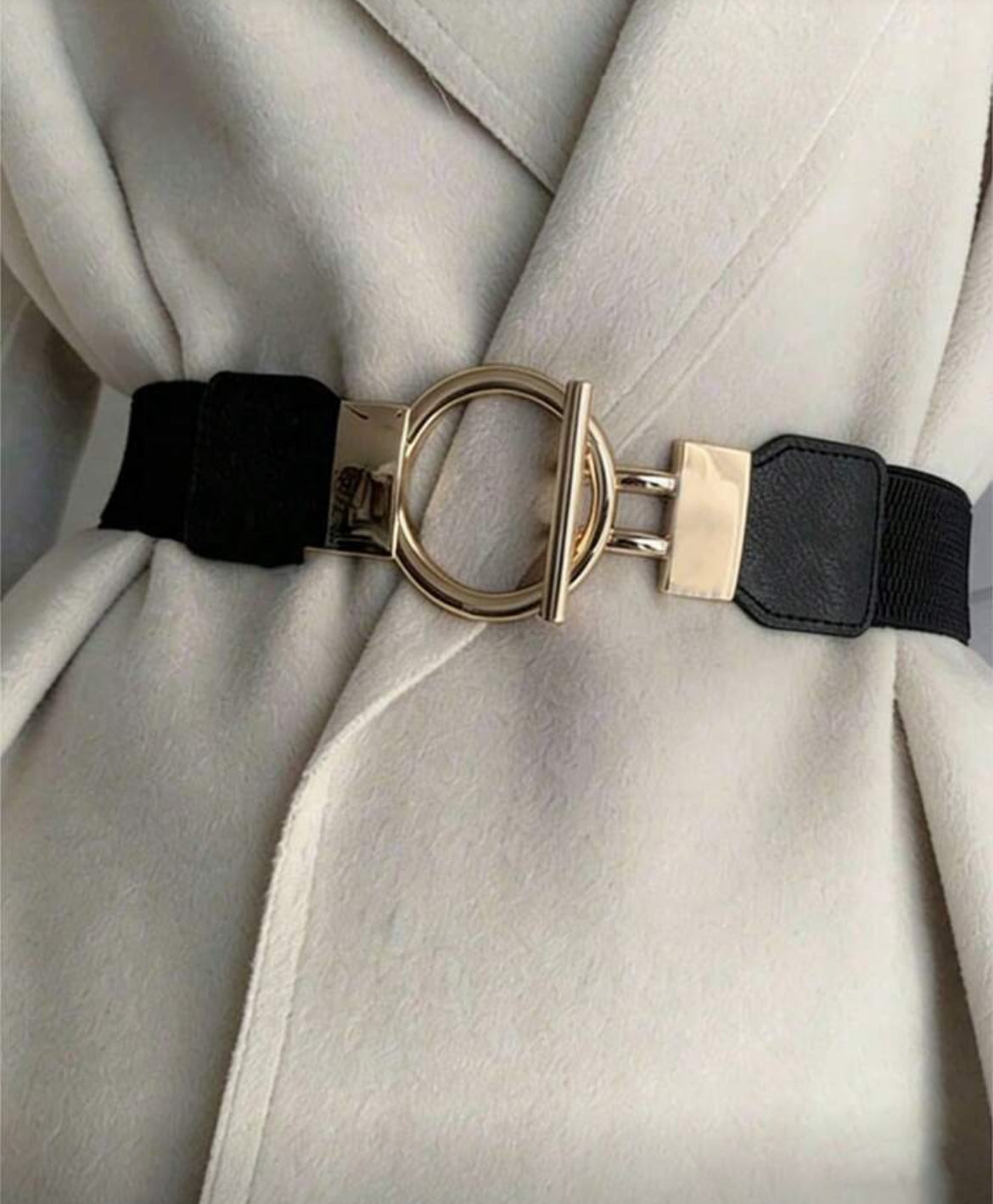 حزام أسود مطاطي بإبزيم دائري ذهبي