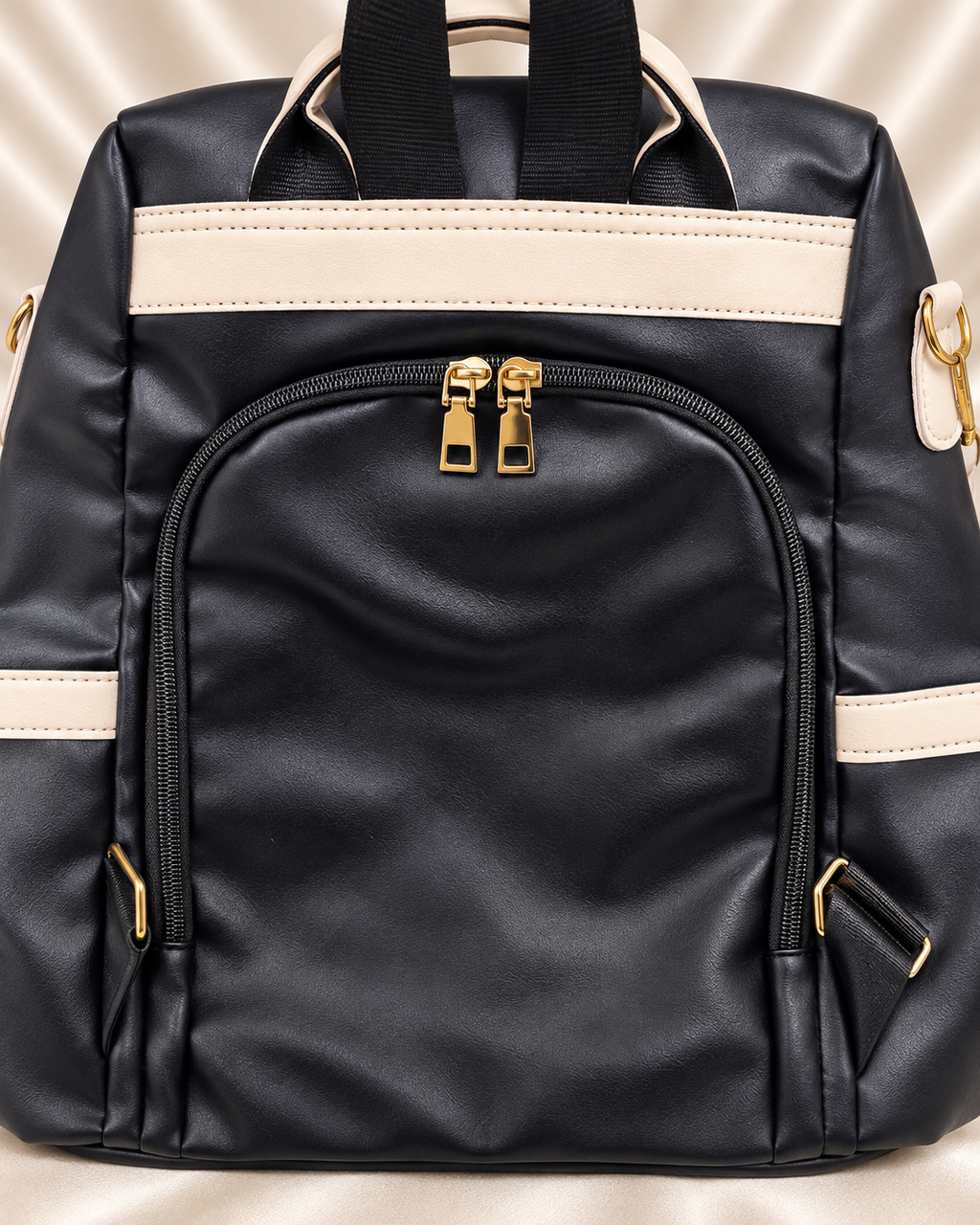 Black and cream bag back pocket and zipper detail