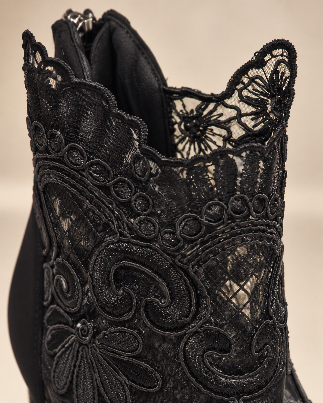 Scalloped embroidered ankle edge detail