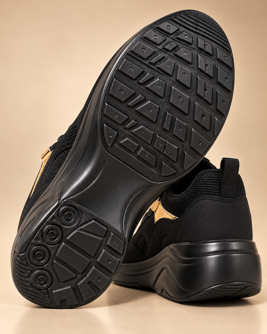 Black and gold sneakers - sole and outsole detail