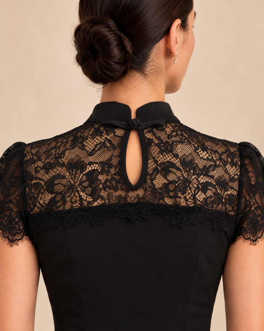 Back neckline detail
