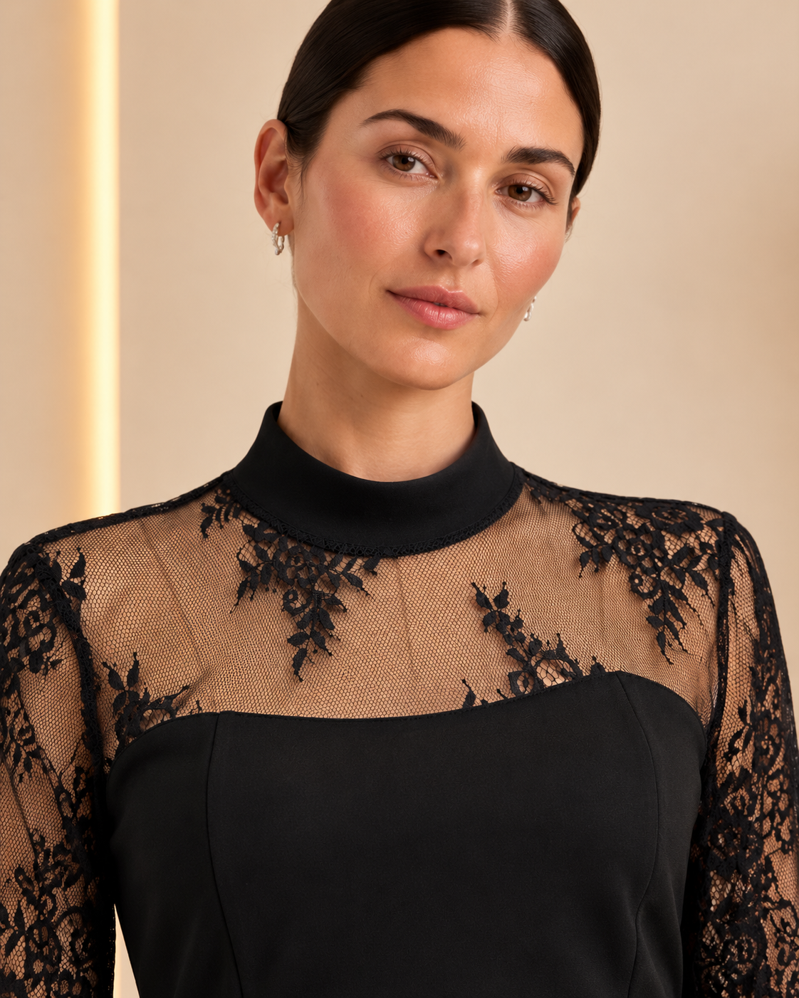 Collar and neckline detail