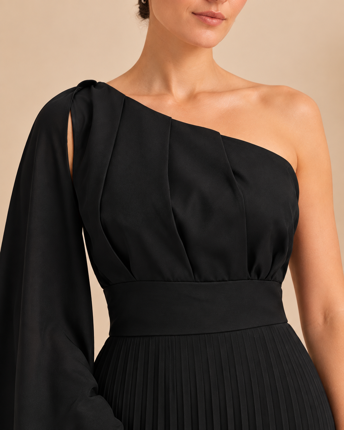 One-shoulder neckline detail