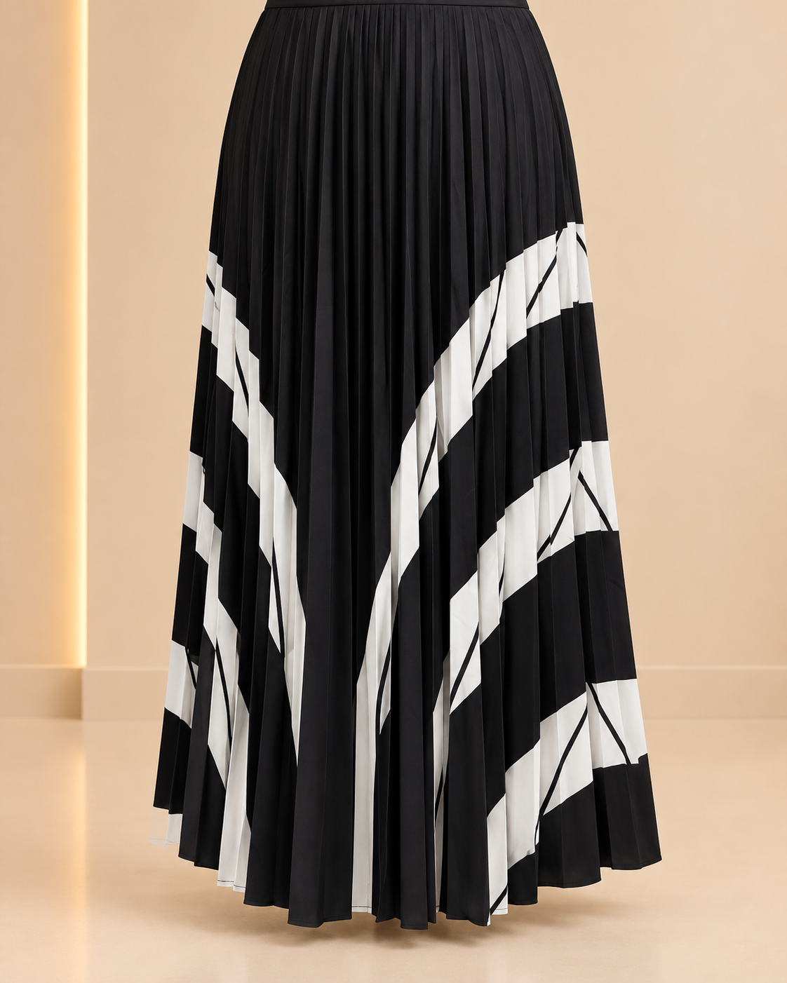 Monochrome Pleated Maxi Skirt geometric print detail