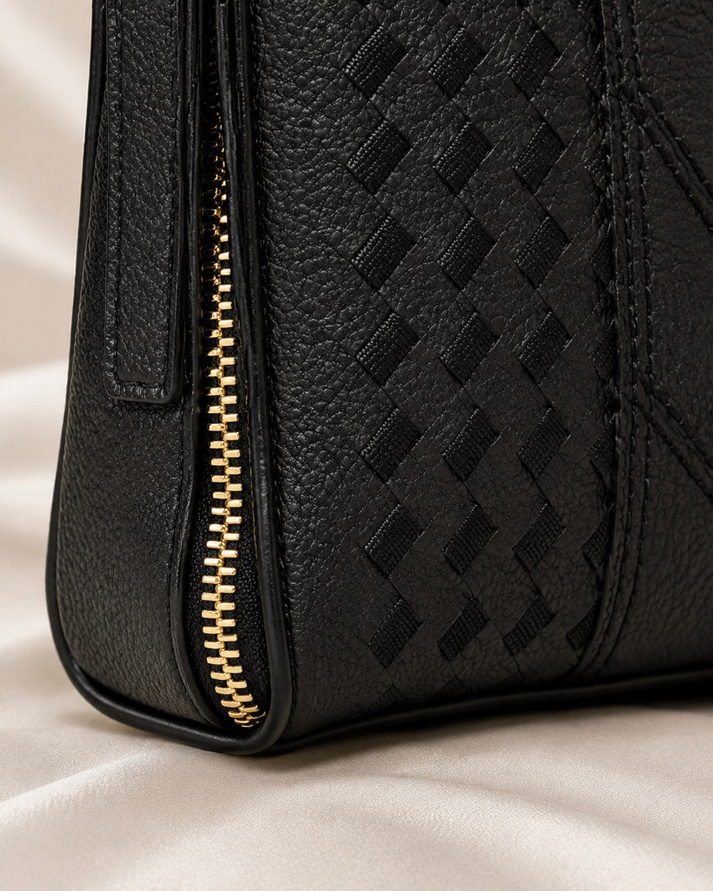Side zipper detail