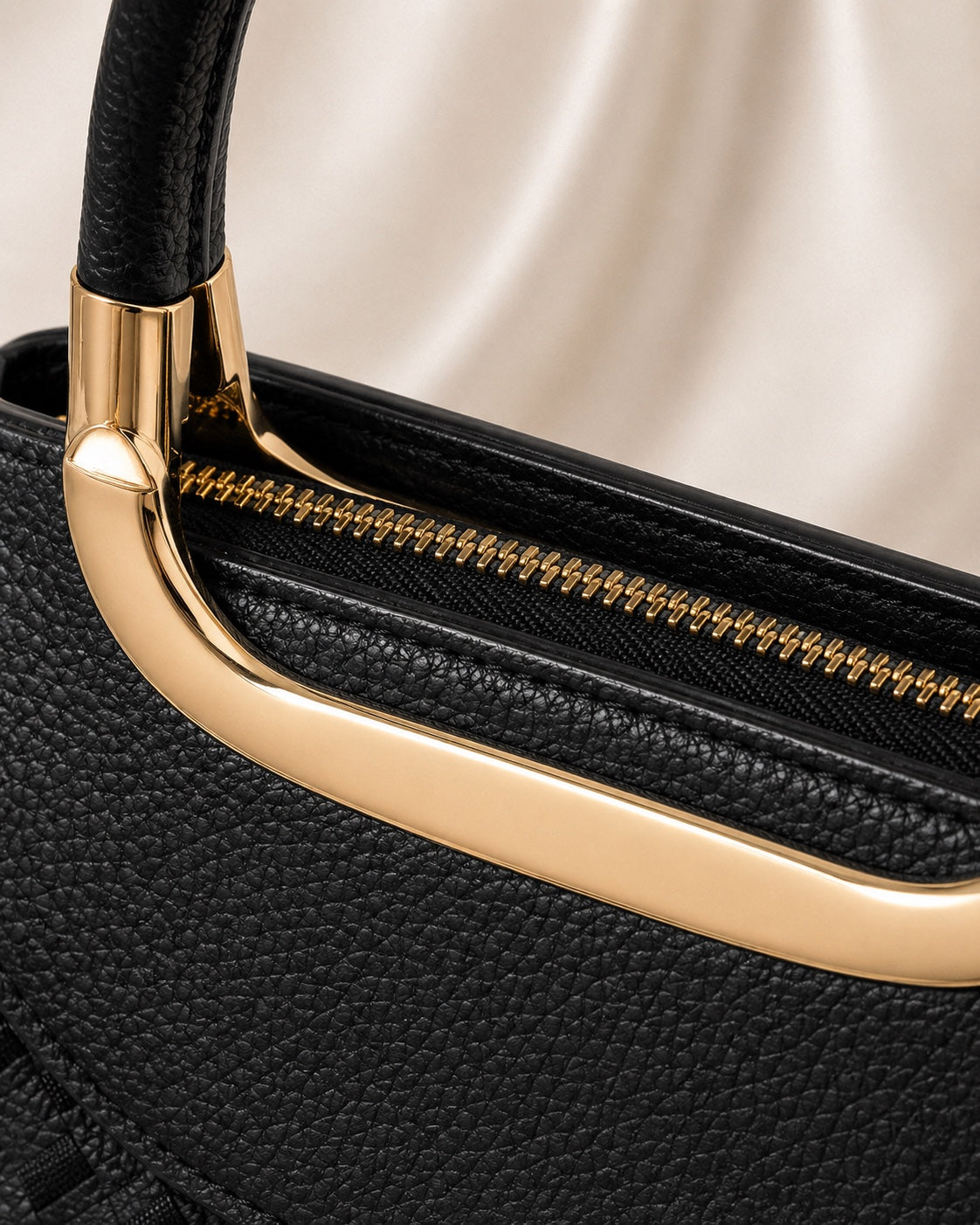Top zipper detail