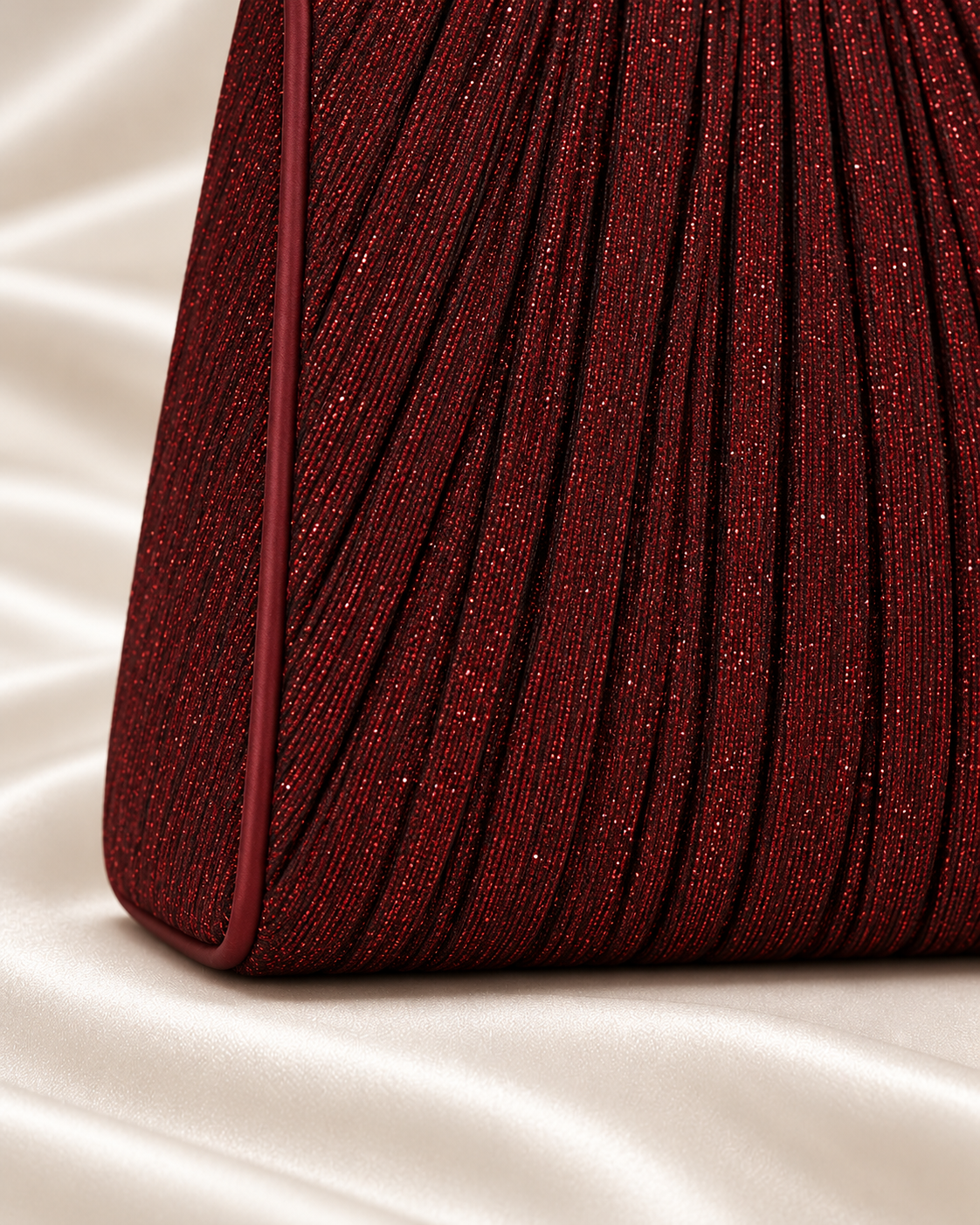 Burgundy piping edge and base detail