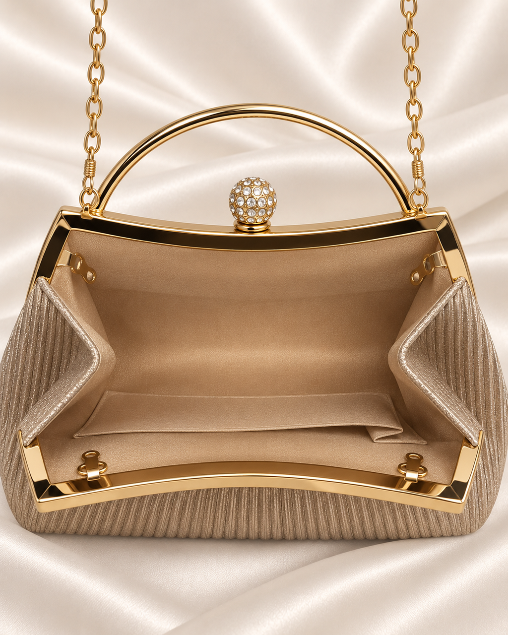 Open bag interior and frame construction