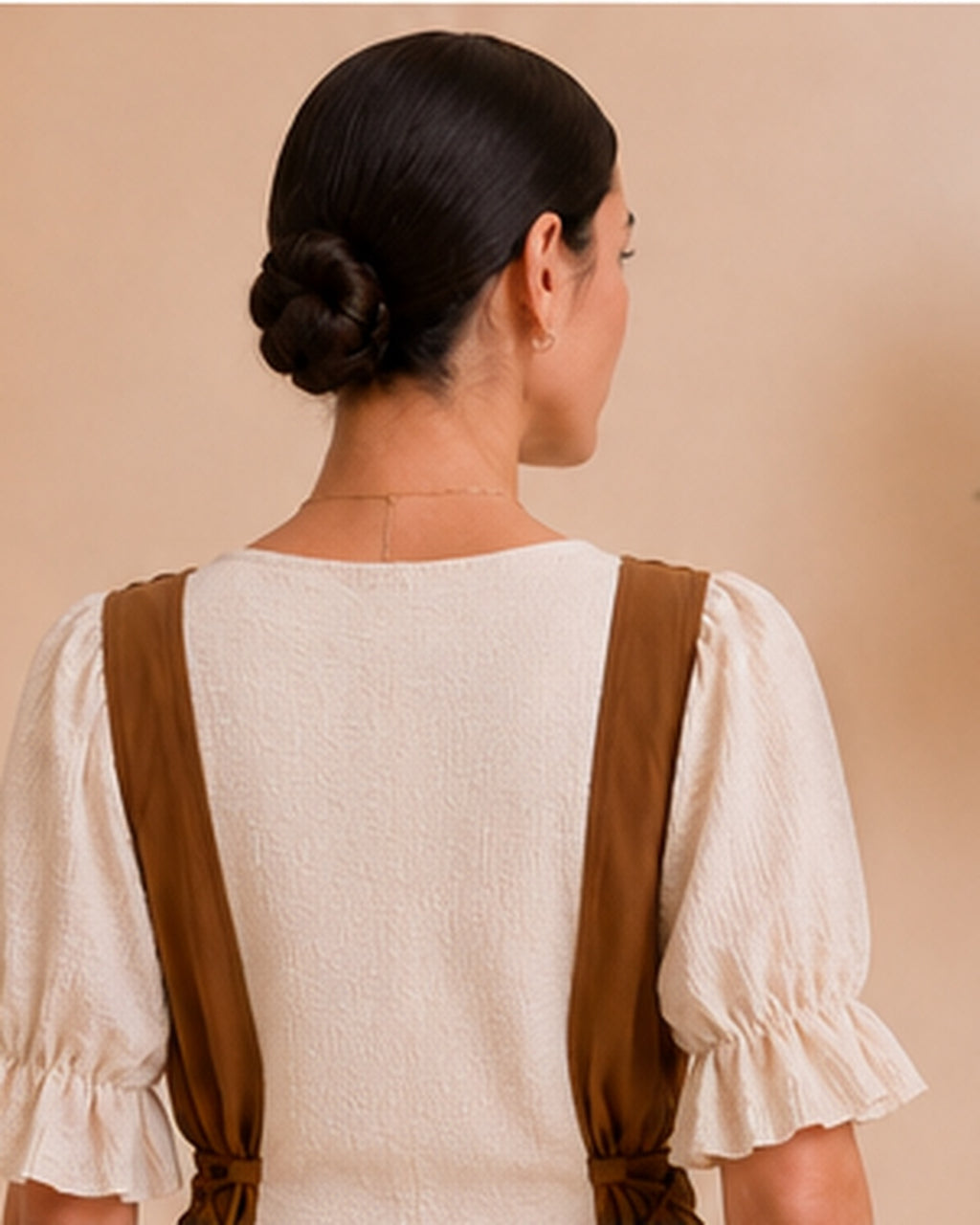 Back neckline and straps