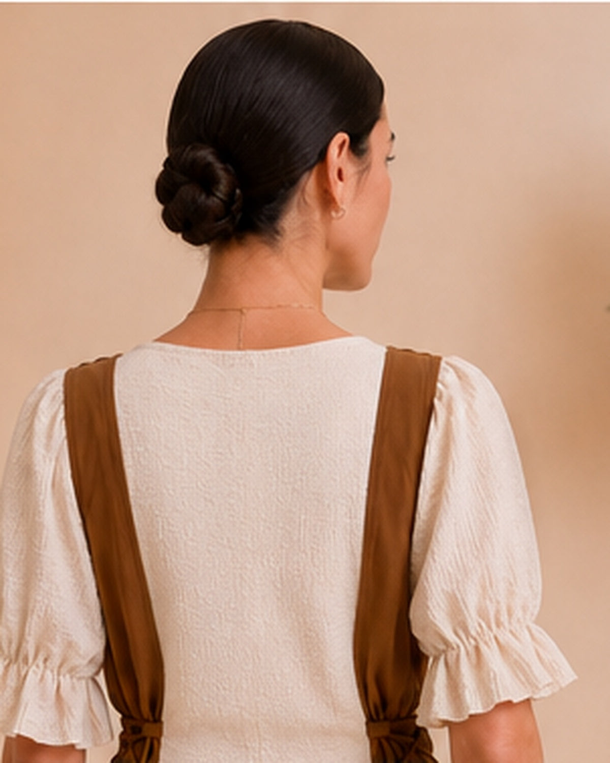 Back neckline and straps