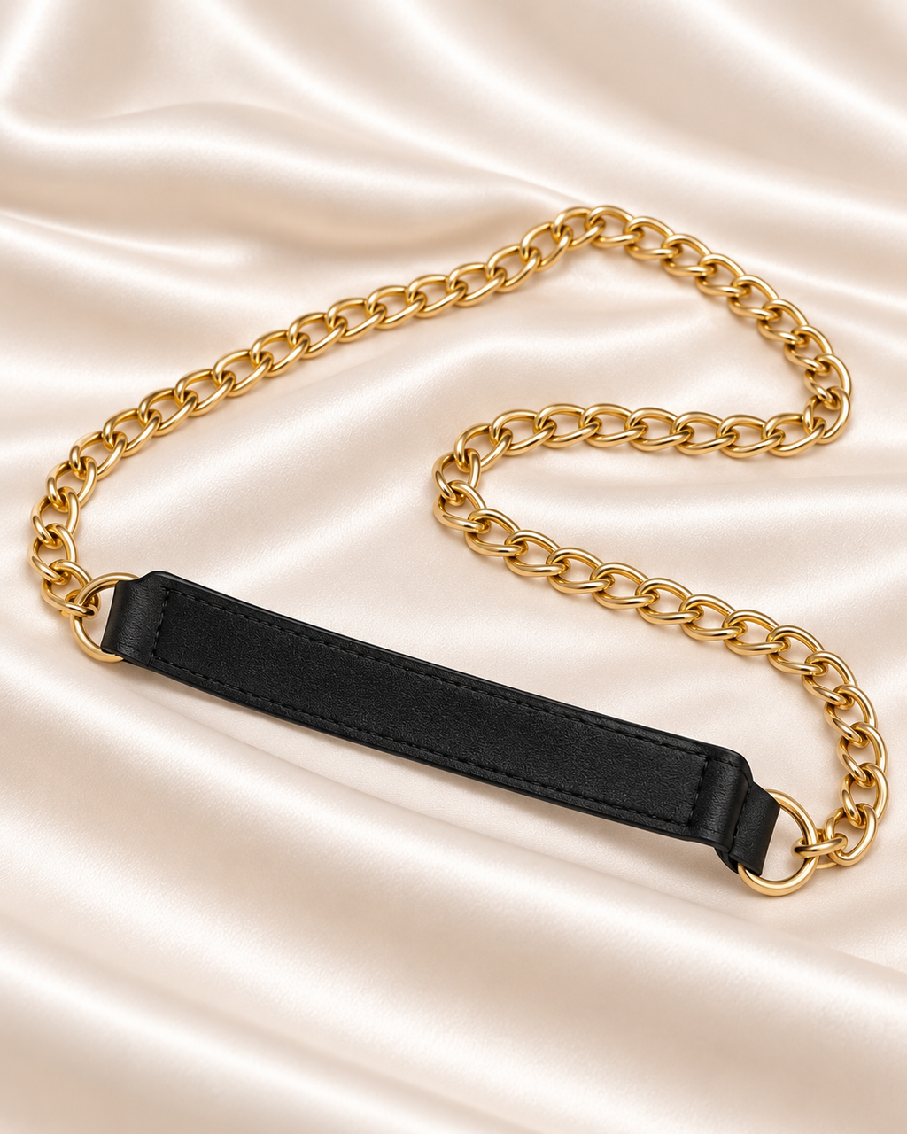 Gold chain and black shoulder strap detail