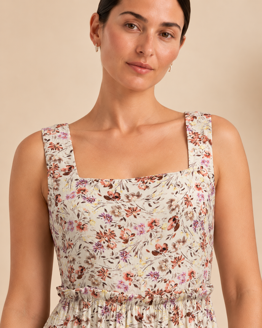 Square neckline detail