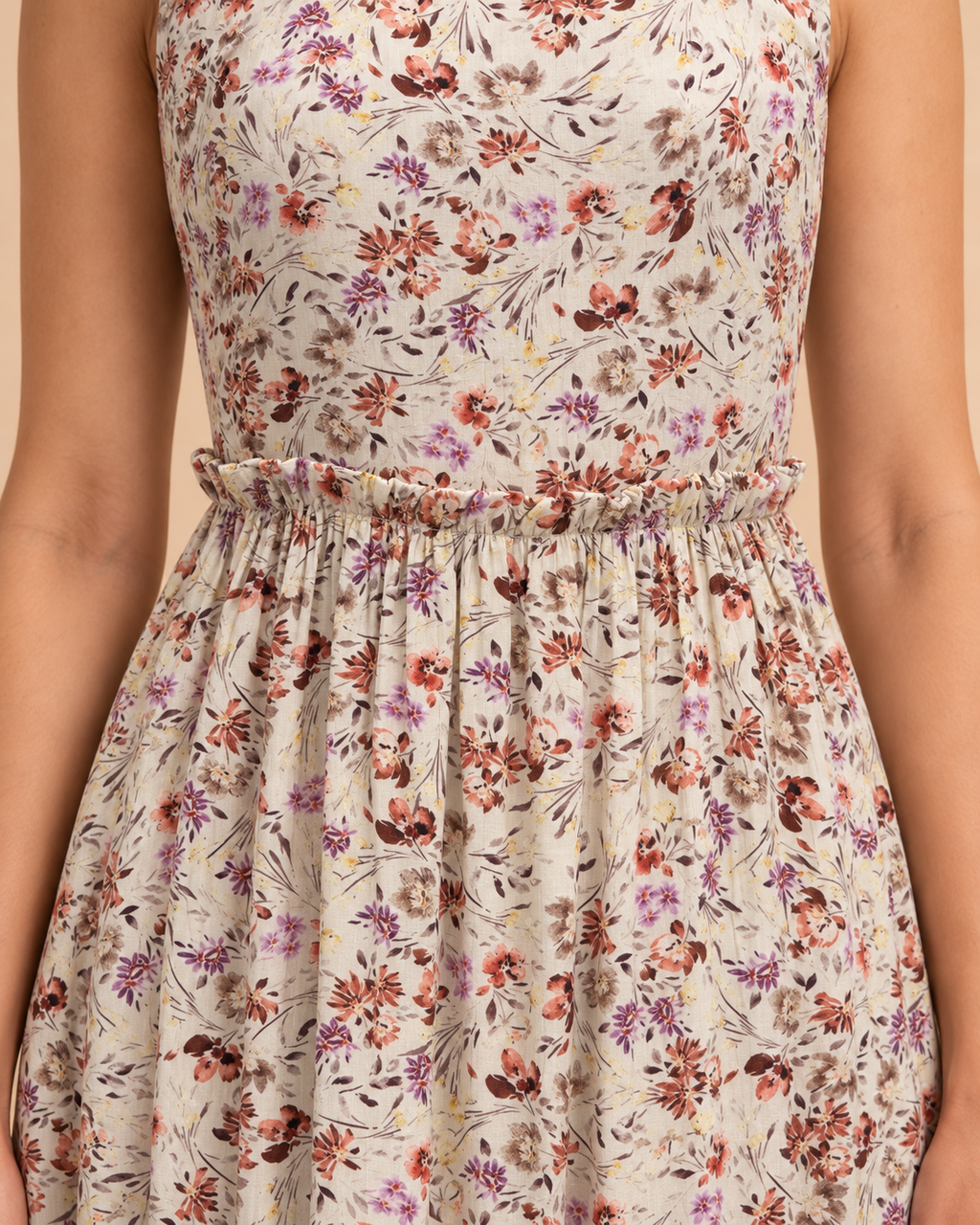 Gathered waist detail