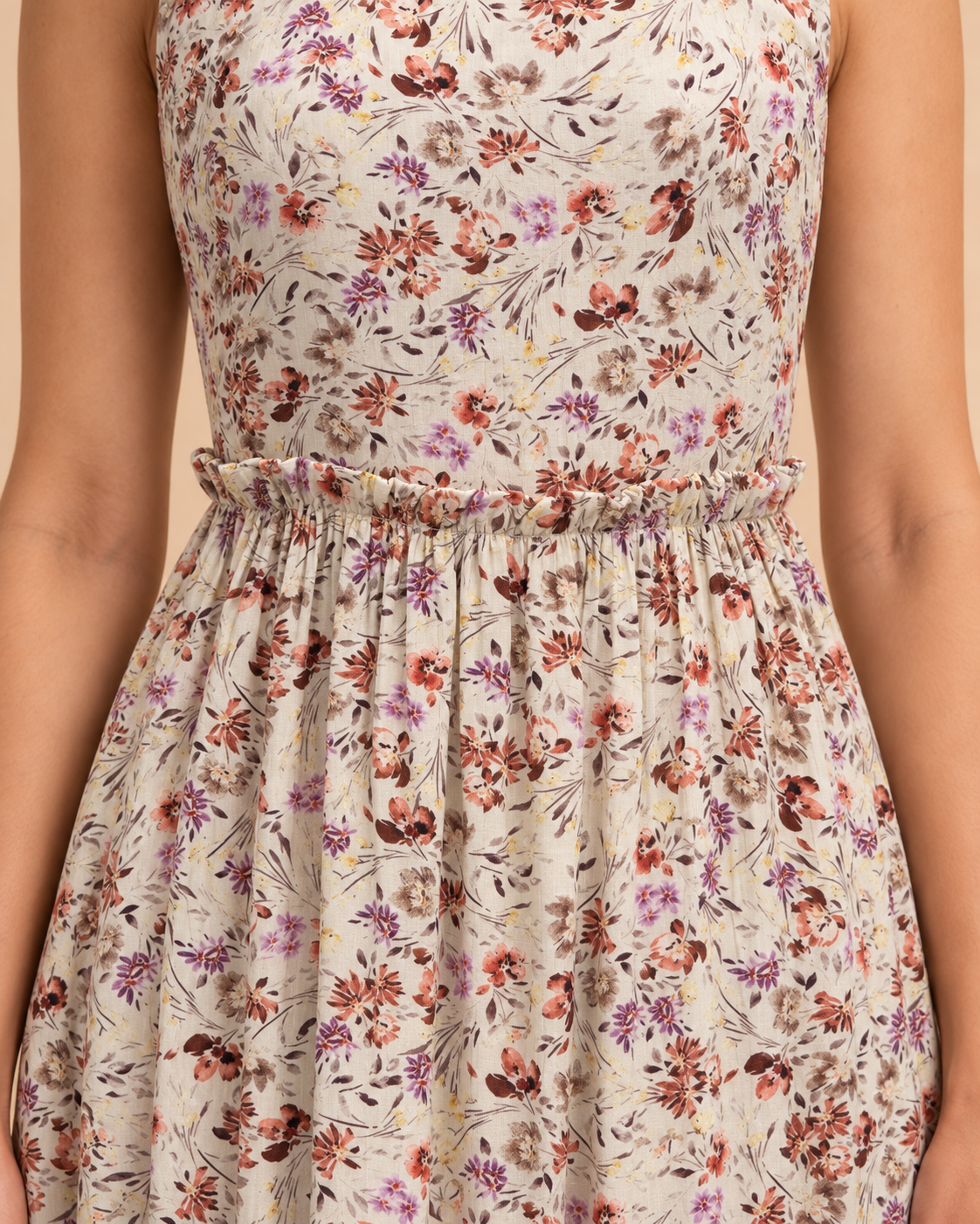 Gathered waist detail