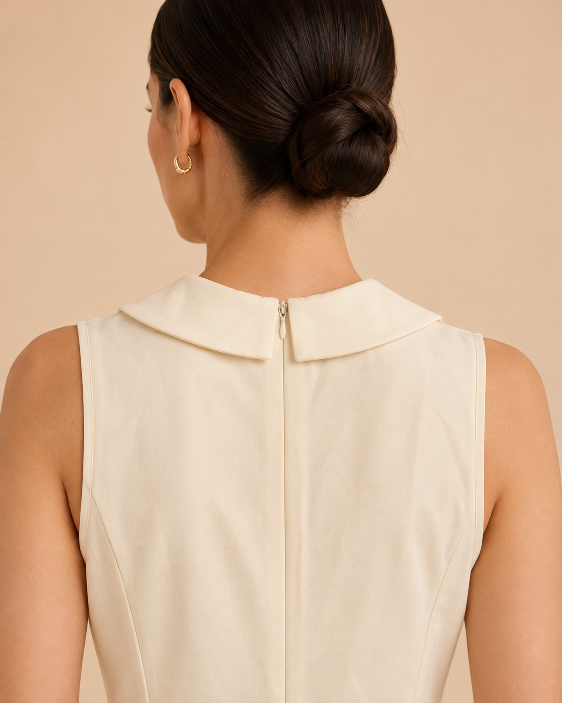 Back neckline and zipper detail