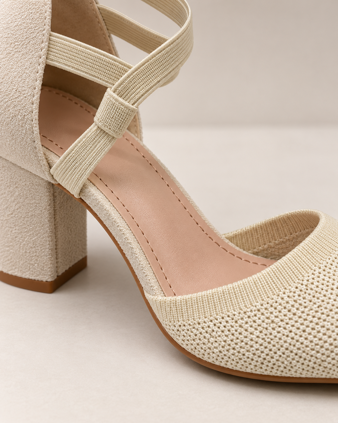 Open side and stitched blush insole detail