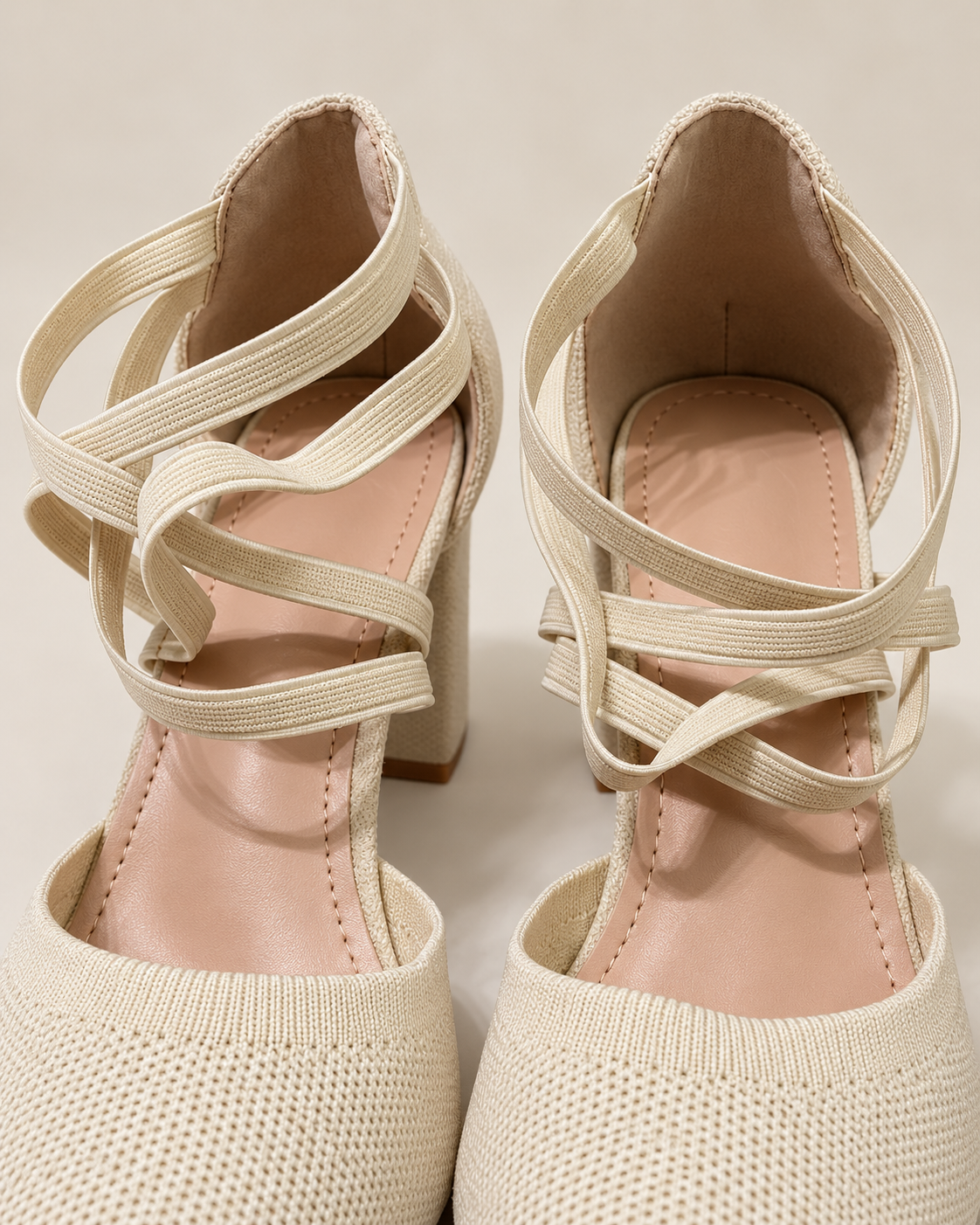 Crossed elastic strap construction detail
