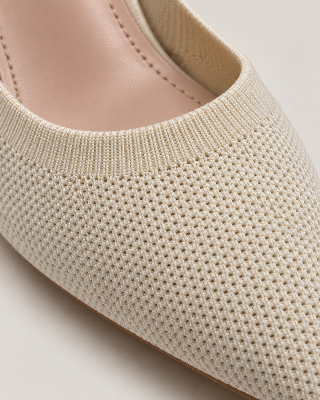 Fine knit weave and ribbed edge detail