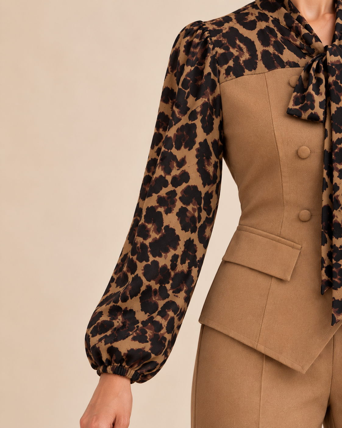 Leopard sleeve shape detail