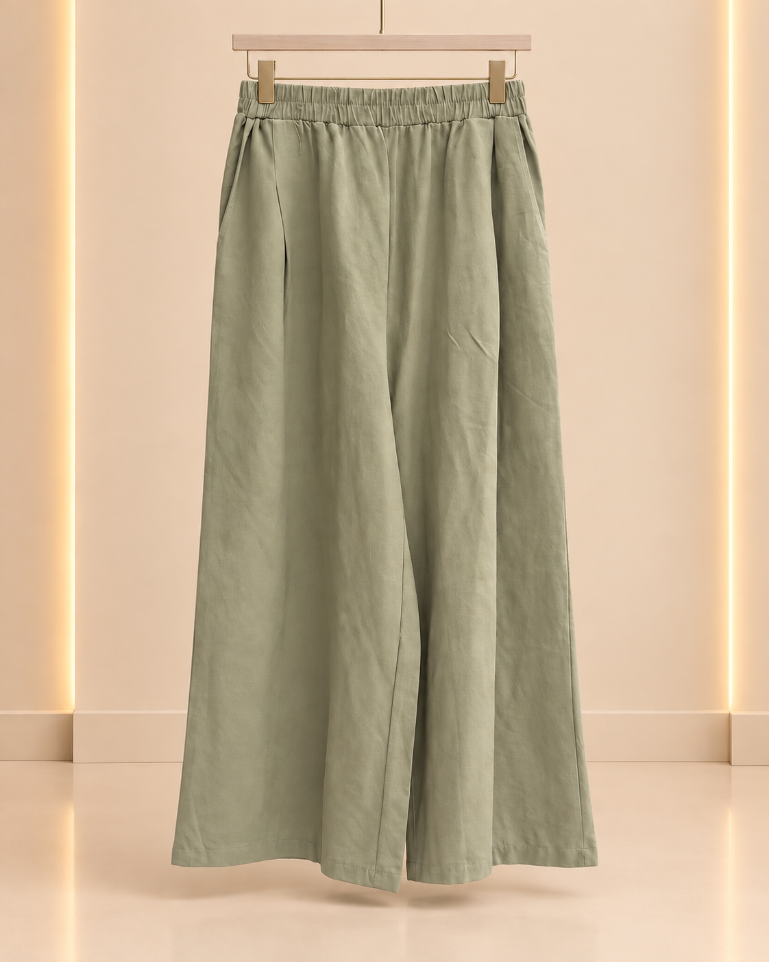 Wide-leg trousers full silhouette detail