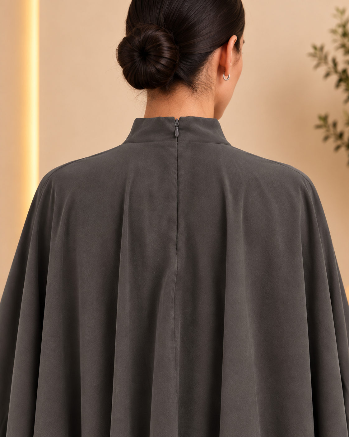 Back neckline zipper detail