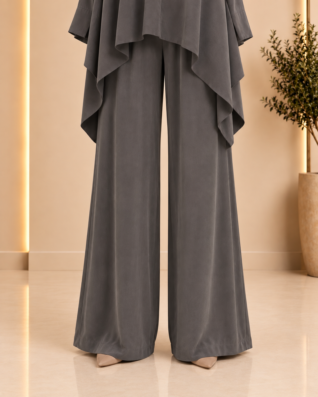 Wide trouser leg hem detail