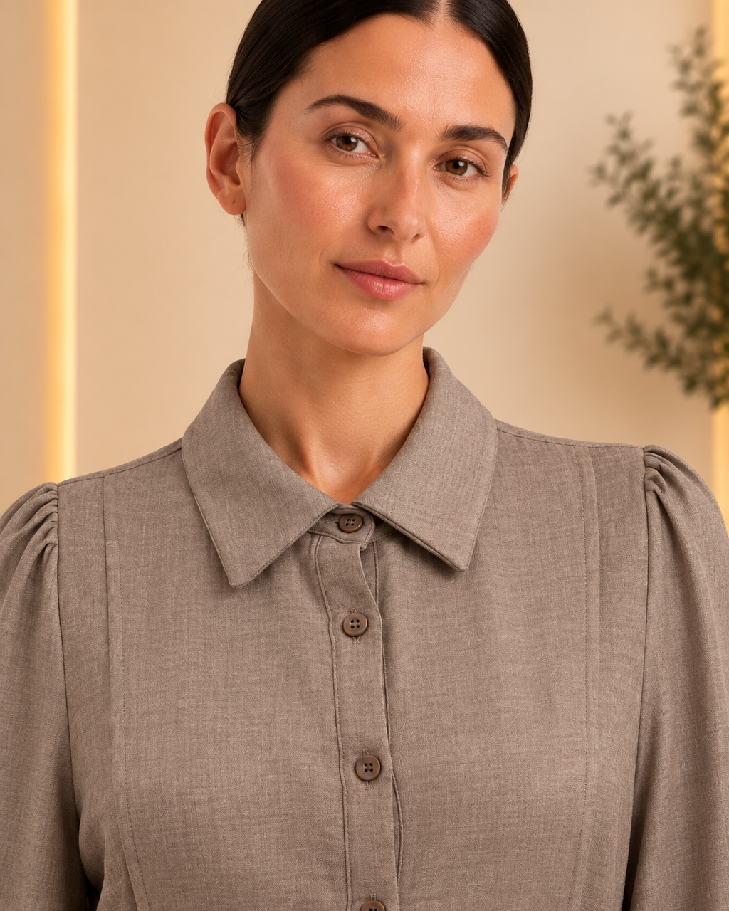 Collar and neckline detail
