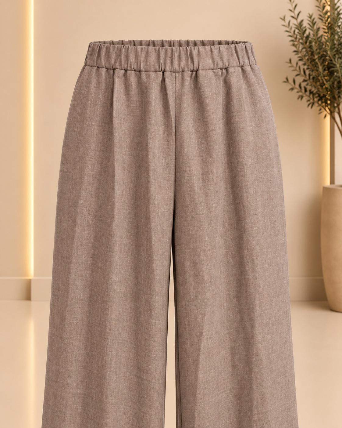 Elastic trouser waistband detail