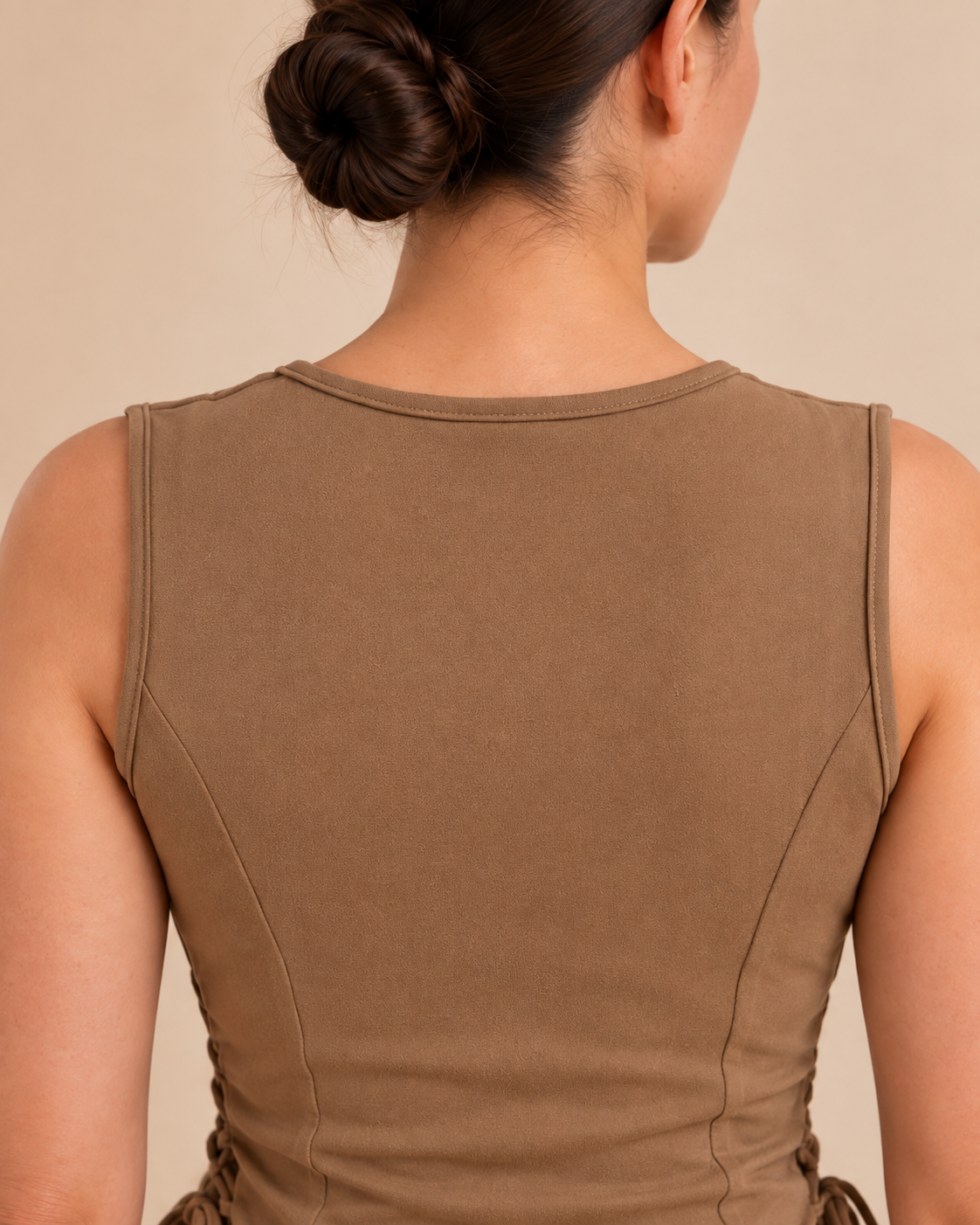 Back neckline and panel seam detail